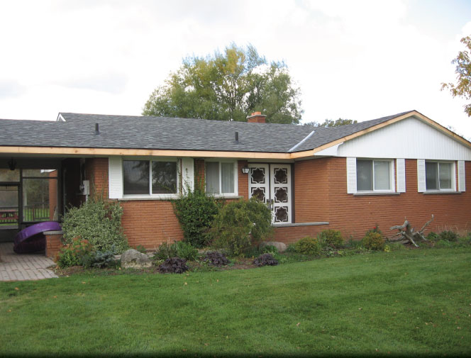 Front view of bungalow before new siding, soffit, fascia & trough.